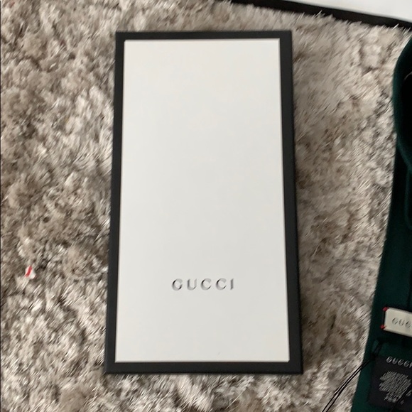 Authentic Gucci tie - Picture 5 of 8